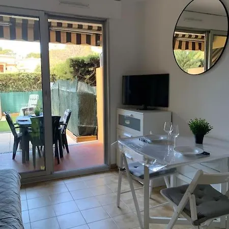 Studio Bord De Mer Avec Terrasse Et Jardin * Saint-Raphaël